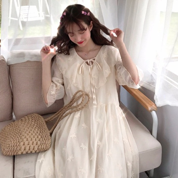 Rochie lungă de damă modernă de culoare albă