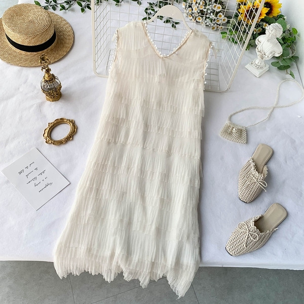 Rochie modernă de damă cu decolteu în V în alb