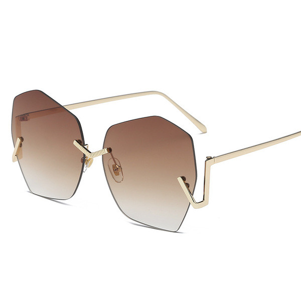 Ochelari de soare moderni pentru femei în șapte culori