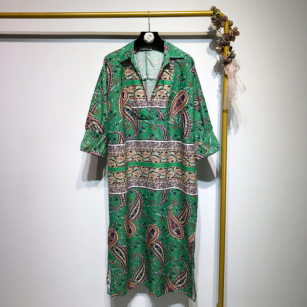 Rochie lunga si lata cu maneci 3/4 si model colorat