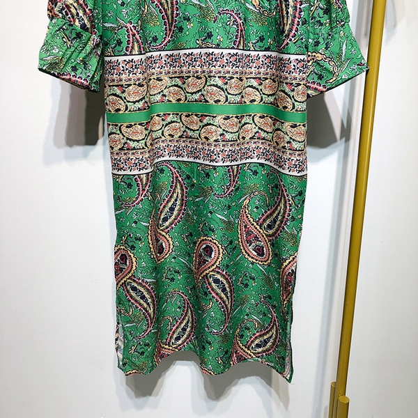 Rochie lunga si lata cu maneci 3/4 si model colorat