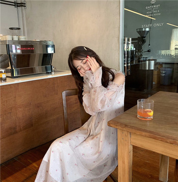 Rochie moderna de dama in alb cu motiv floral