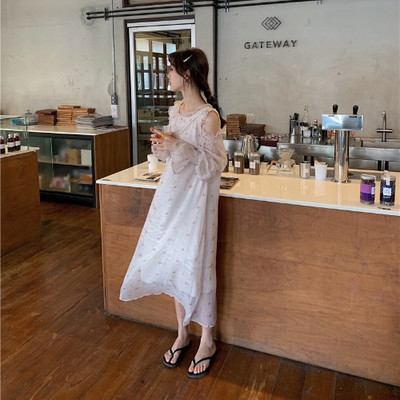 Rochie moderna de dama in alb cu motiv floral