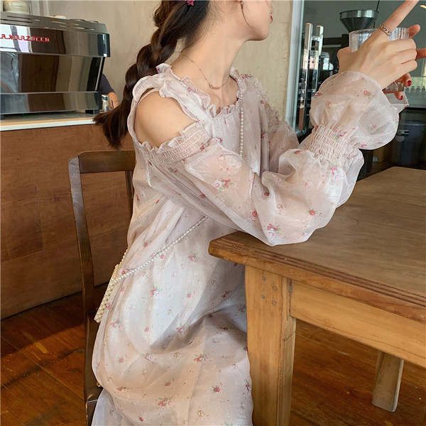 Rochie moderna de dama in alb cu motiv floral