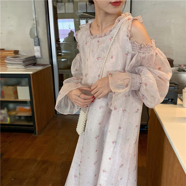 Rochie moderna de dama in alb cu motiv floral