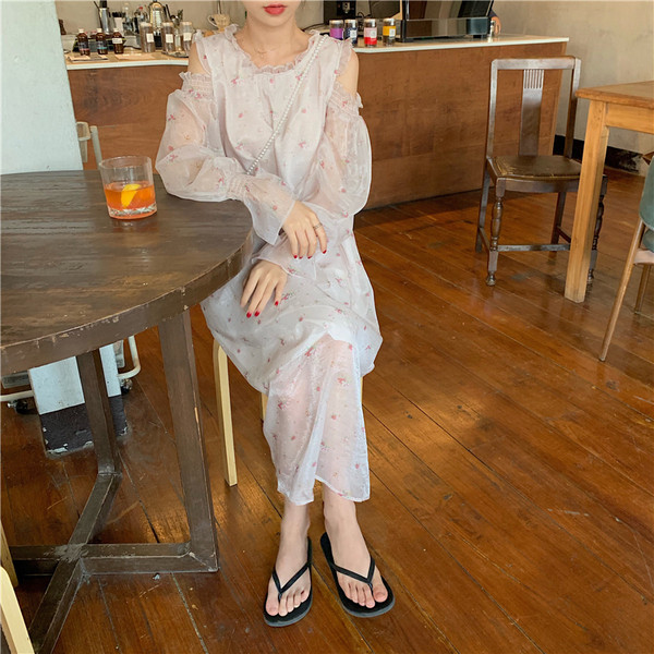 Rochie moderna de dama in alb cu motiv floral