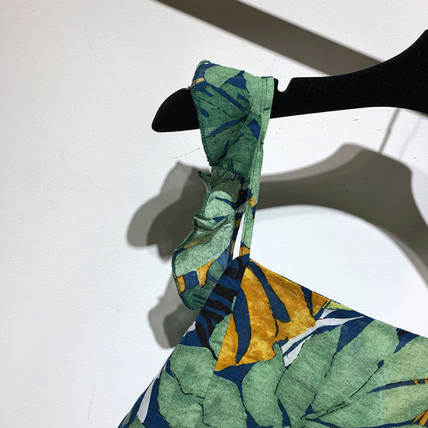 Rochie scurta cu decolteu patrat si bretele scurte