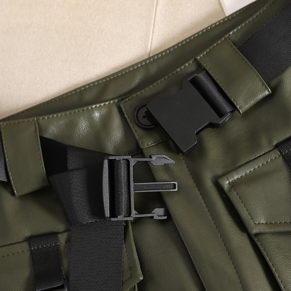 Pantaloni scurti de dama din imitatie de piele cu buzunare in mai multe culori