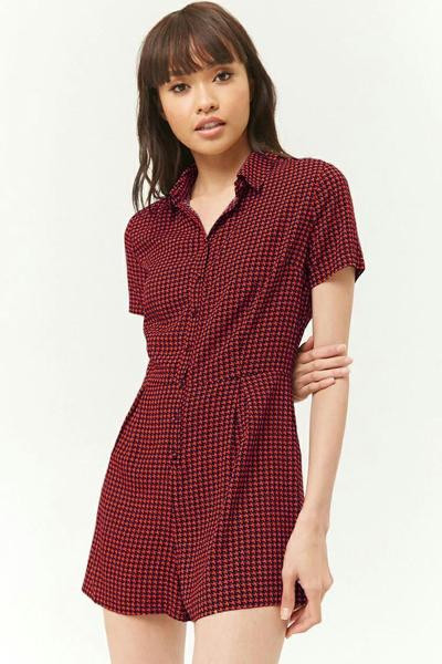 Salopetă de damă în carouri cu mâneci scurte