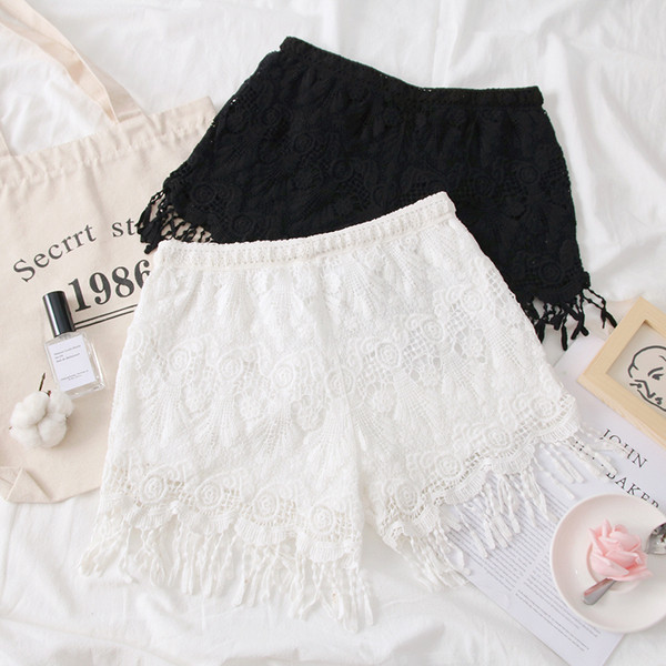 Pantaloni scurți moderni de damă în bej, alb și negru