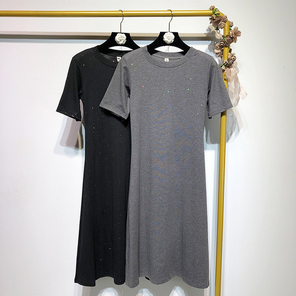 Rochie lunga cu decolteu oval si maneci scurte in negru si gri