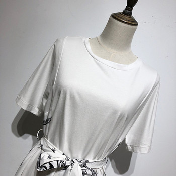 Rochie albă de damă cu decolteu oval și mâneci scurte