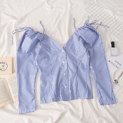 Cămașă modernă de damă în dungi cu decolteu în V în albastru și negru