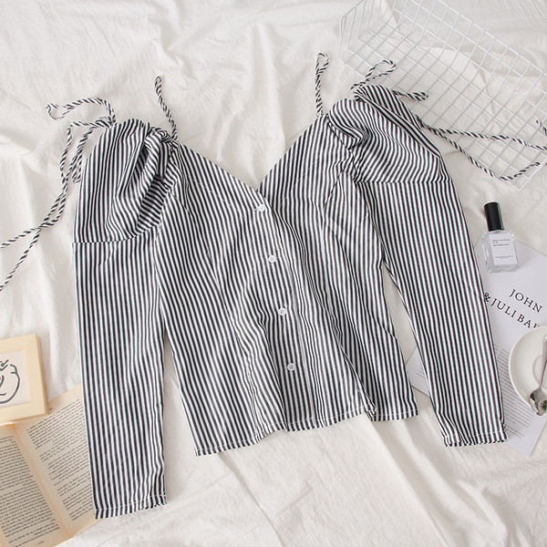 Cămașă modernă de damă în dungi cu decolteu în V în albastru și negru