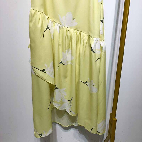 Rochie lungă cu mâneci lotus scurte și spate gol