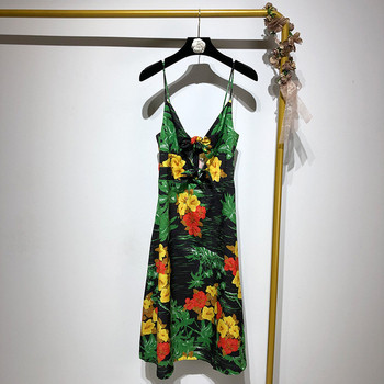 Rochie cu decolteu în V adânc și bretele