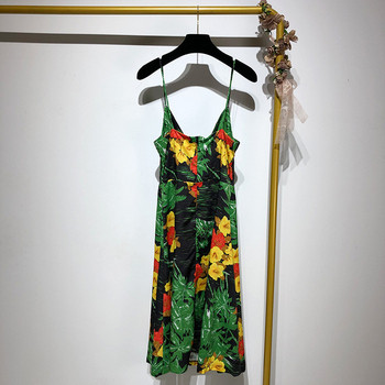 Rochie cu decolteu în V adânc și bretele