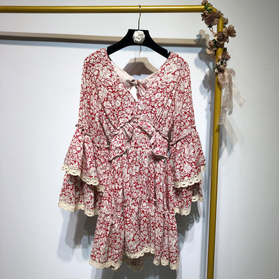 Rochie cu decolteu în V adânc și mâneci lungi lotus