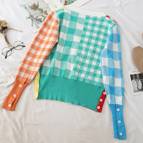 Cardigan colorat de damă cu decolteu în V și nasturi