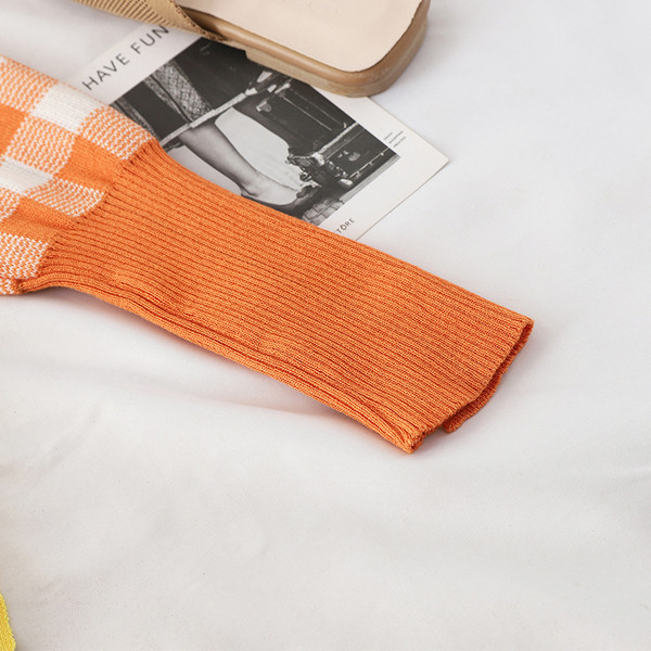 Cardigan colorat de damă cu decolteu în V și nasturi