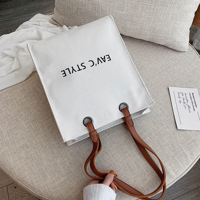 Geanta de dama cu inscriptie in trei culori