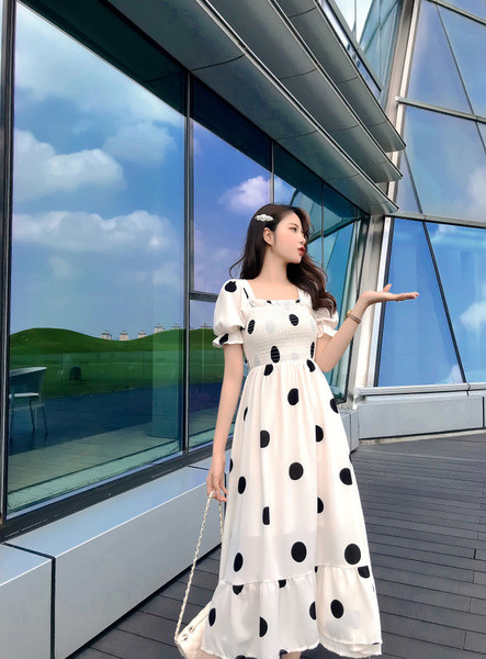 Rochie actuală de damă lungă cu buline în alb și negru