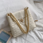 Geanta de dama din piele cu lant in trei culori