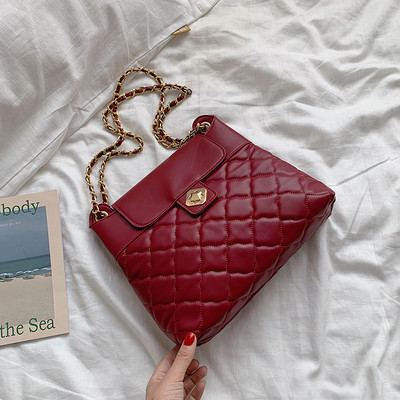 Geanta de dama din piele cu lant in trei culori