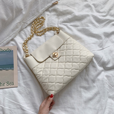 Geanta de dama din piele cu lant in trei culori