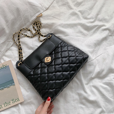 Geanta de dama din piele cu lant in trei culori