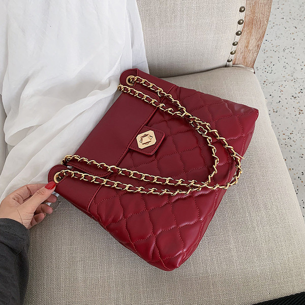 Geanta de dama din piele cu lant in trei culori