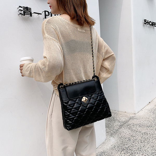 Geanta de dama din piele cu lant in trei culori