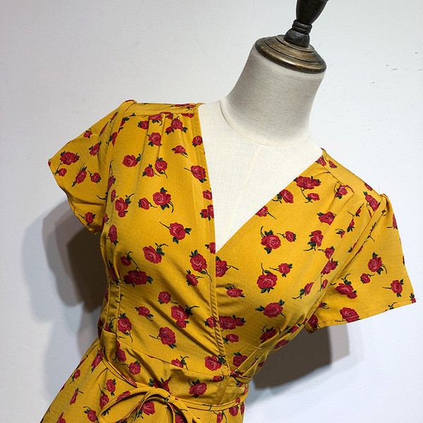 Rochie cu decolteu in V si maneci scurte