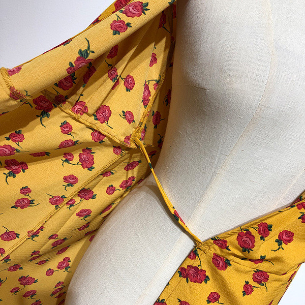 Rochie cu decolteu in V si maneci scurte