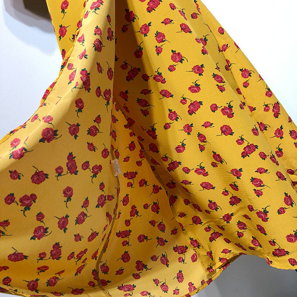 Rochie cu decolteu in V si maneci scurte