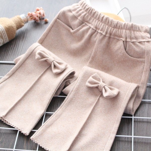 Pantaloni copii la modă pentru fete în roz