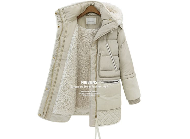 Γυναικείο ζεστό χειμωνιάτικο μπουφάν σε λευκό και μαύρο χρώμα