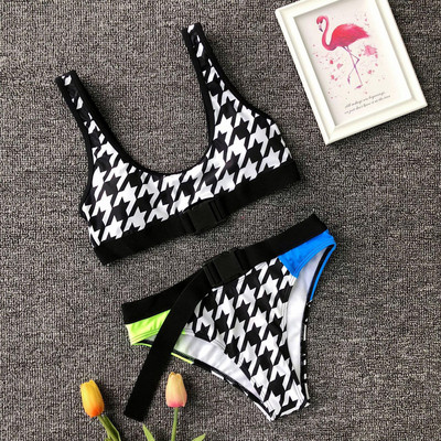 Modern kétrészes fürdőruha övvel több színben