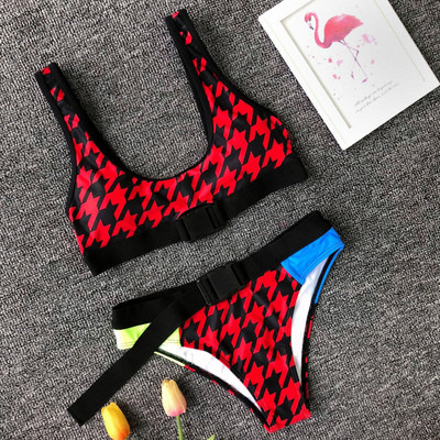 Modern kétrészes fürdőruha övvel több színben