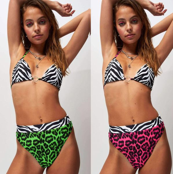 Jelenlegi kétrészes fürdőruha háromszög felsővel, színes mintával