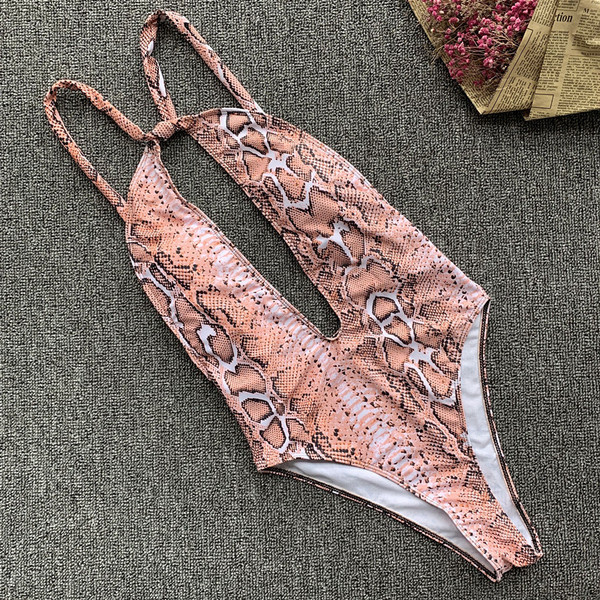 Costum de baie complet elegant, cu decolteu adânc și cravate în roz cu model