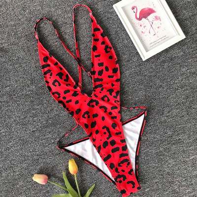 Teljes fürdőruha V-nyakú és leopárdmintás piros és barna színben