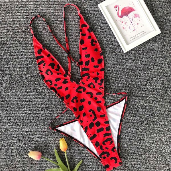 Teljes fürdőruha V-nyakú és leopárdmintás piros és barna színben