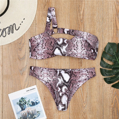 Kétrészes fürdőruha egy pánttal, különböző színekben