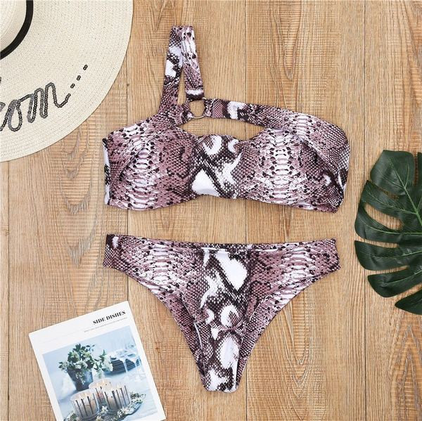 Kétrészes fürdőruha egy pánttal, különböző színekben