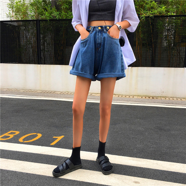 Női rövidnadrág széles modell magas derékkal, kék és rózsaszín színben