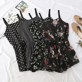 Alkalmi női overall vékony pánttal fekete színben, különböző mintákkal