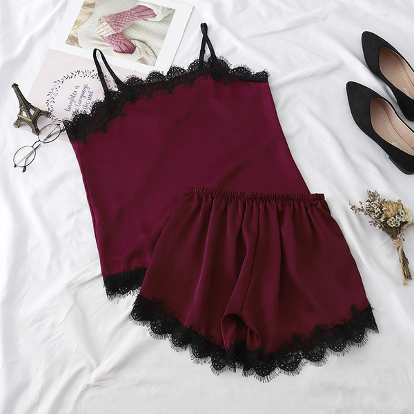 Női kétrészes pizsama csipkével, különböző színekben