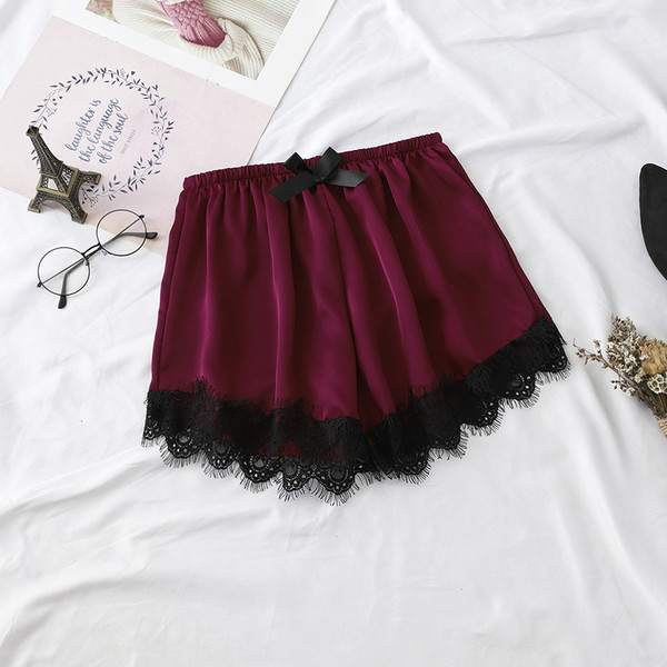 Női kétrészes pizsama csipkével, különböző színekben