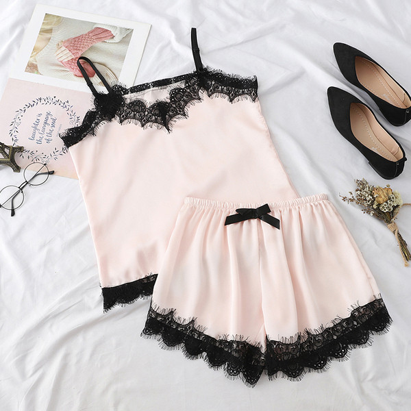 Női kétrészes pizsama csipkével, különböző színekben